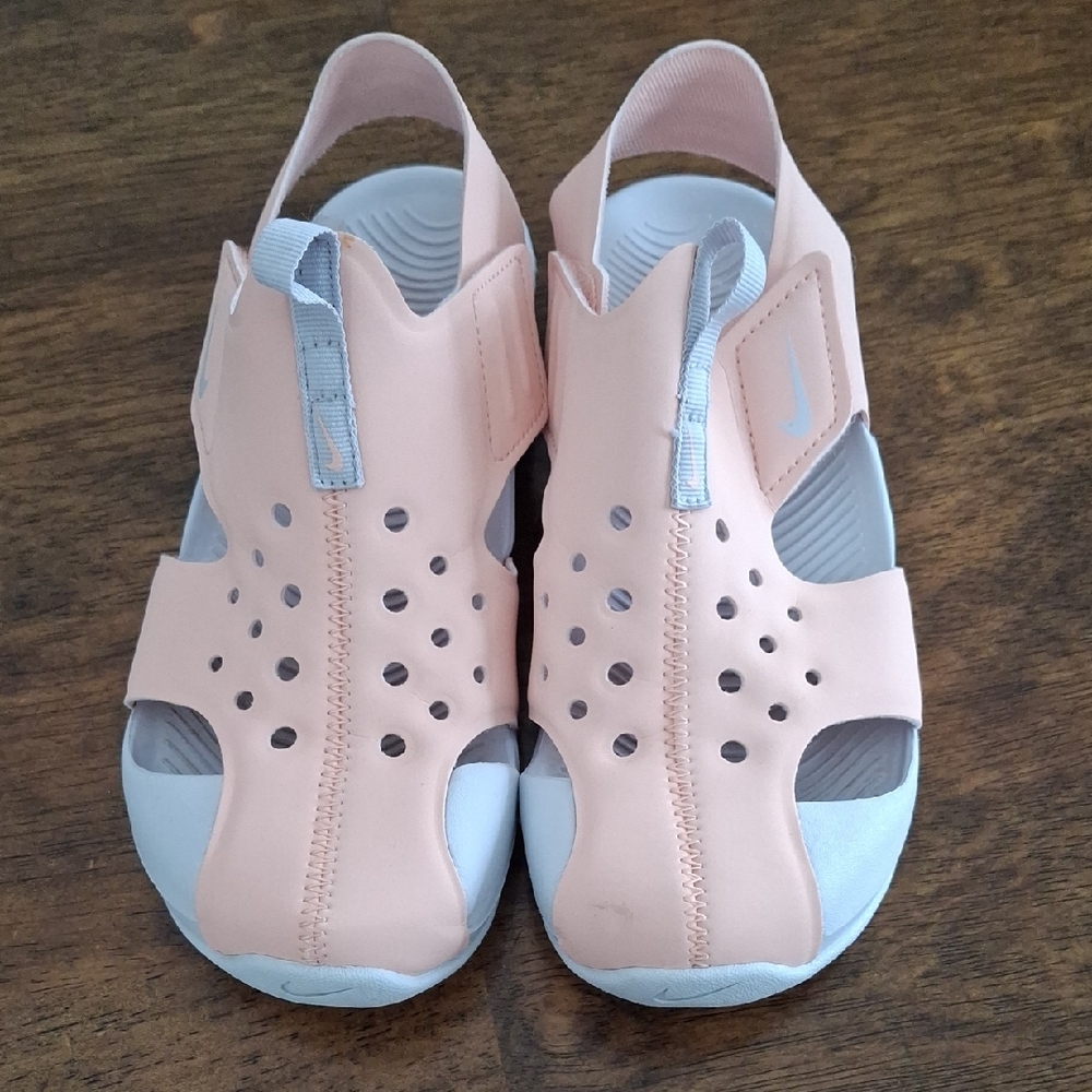 Nike Peach and White Sunray Protect 2 Size 2y